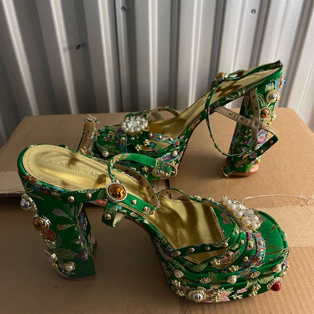 Azalea Wang Aden Embellished Chunky Sandal in Green